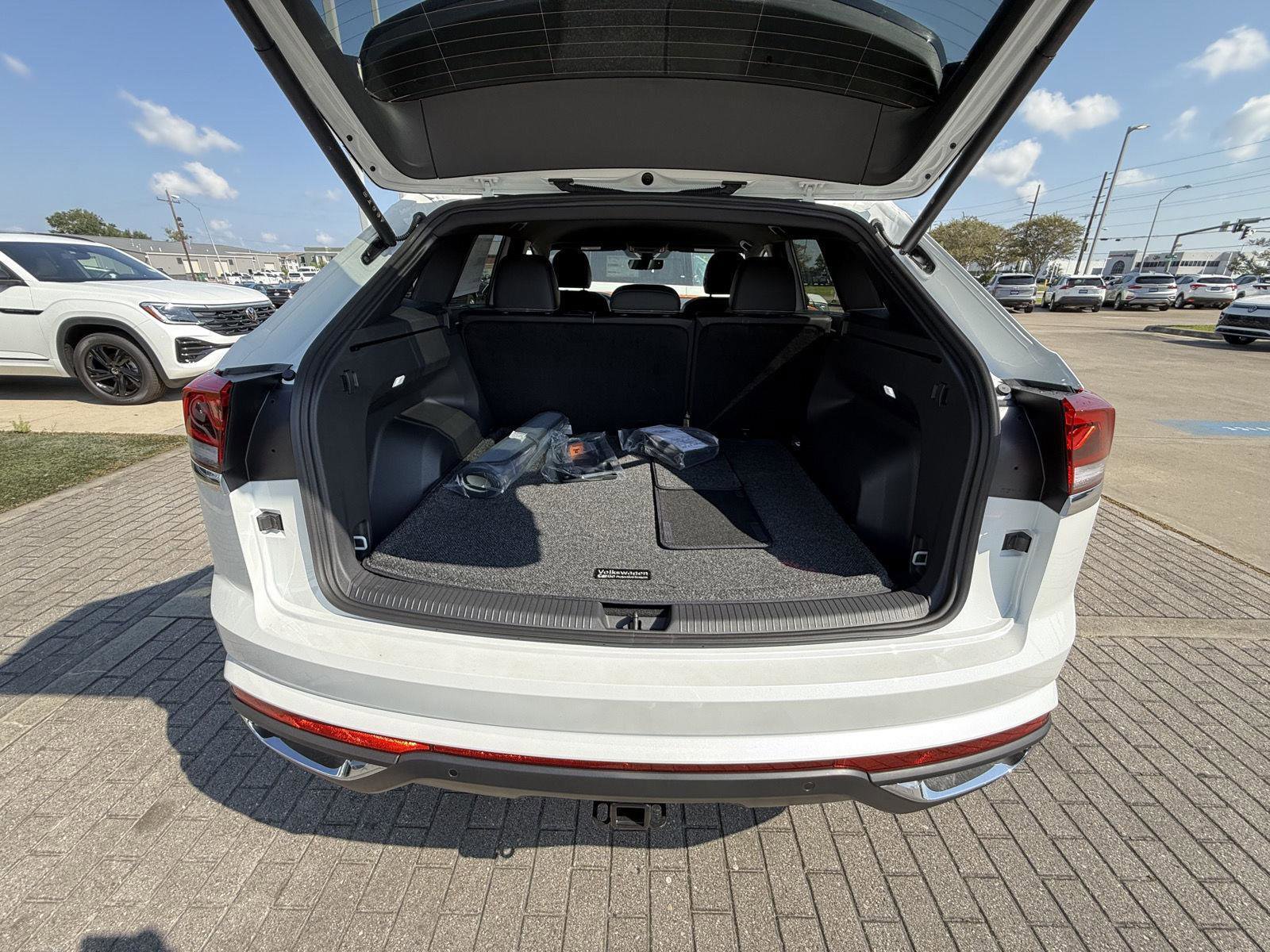 New 2026 Volkswagen Atlas Cross Sport SE image 10