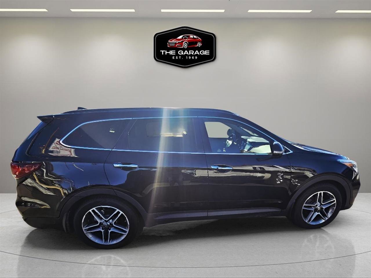 Used 2018 Hyundai Santa Fe SE Ultimate 3.3L Auto AWD image 2