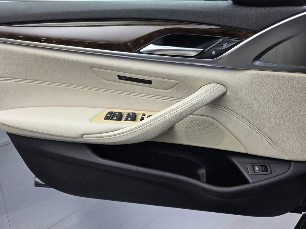 Used 2019 BMW 540i w/ Convenience Package RWD image 27