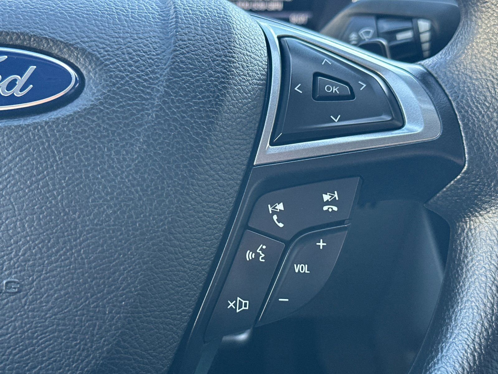 Used 2017 Ford Fusion SE w/ Fusion SE Technology Package image 27