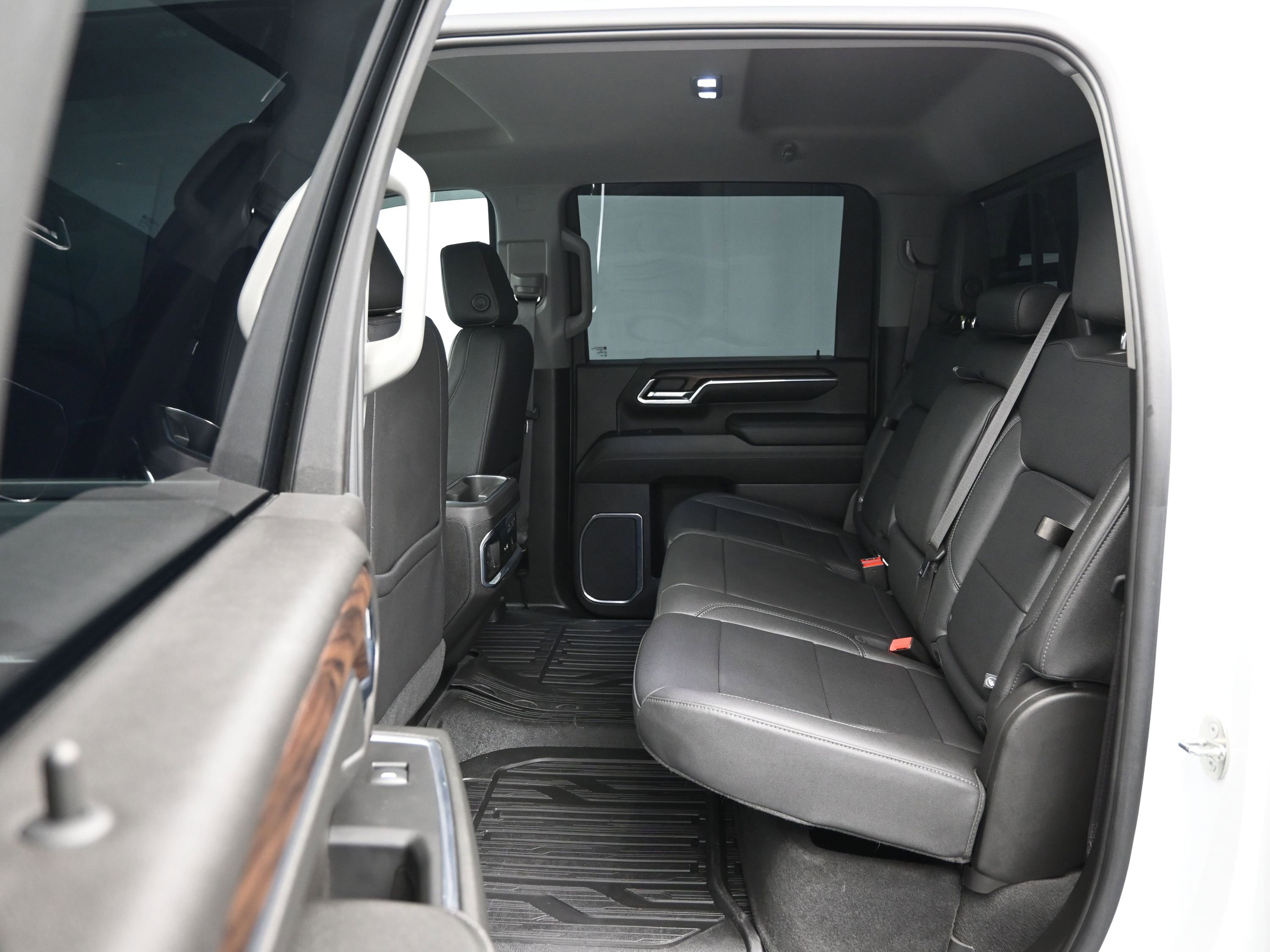 Used 2024 GMC Sierra 3500 SLT w/ SLT Convenience Package image 11