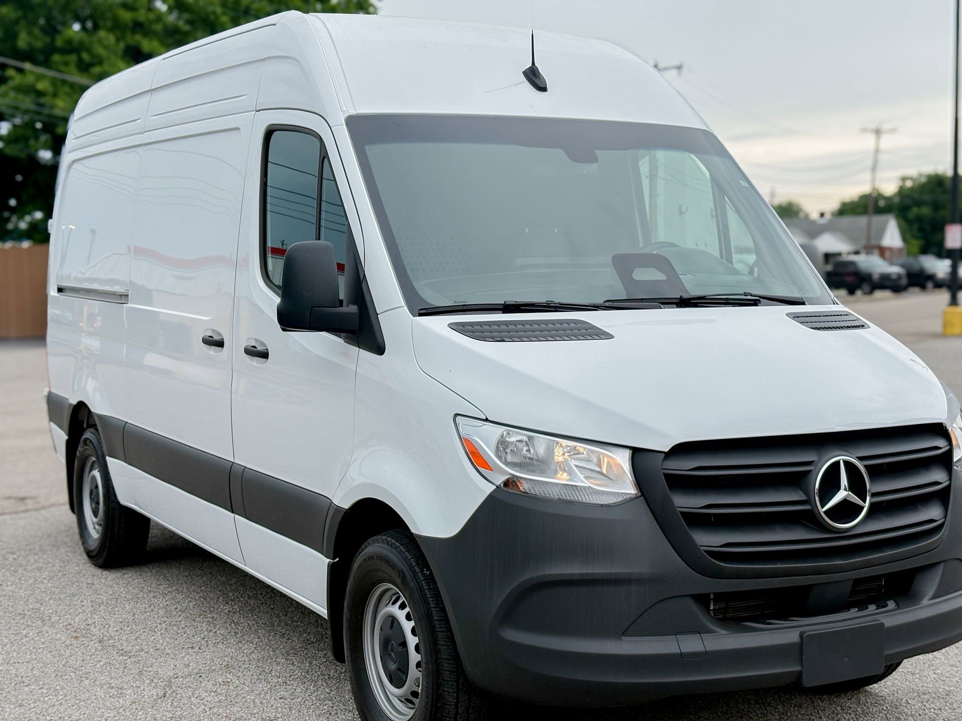 Used 2025 Mercedes-Benz Sprinter 2500 image 3