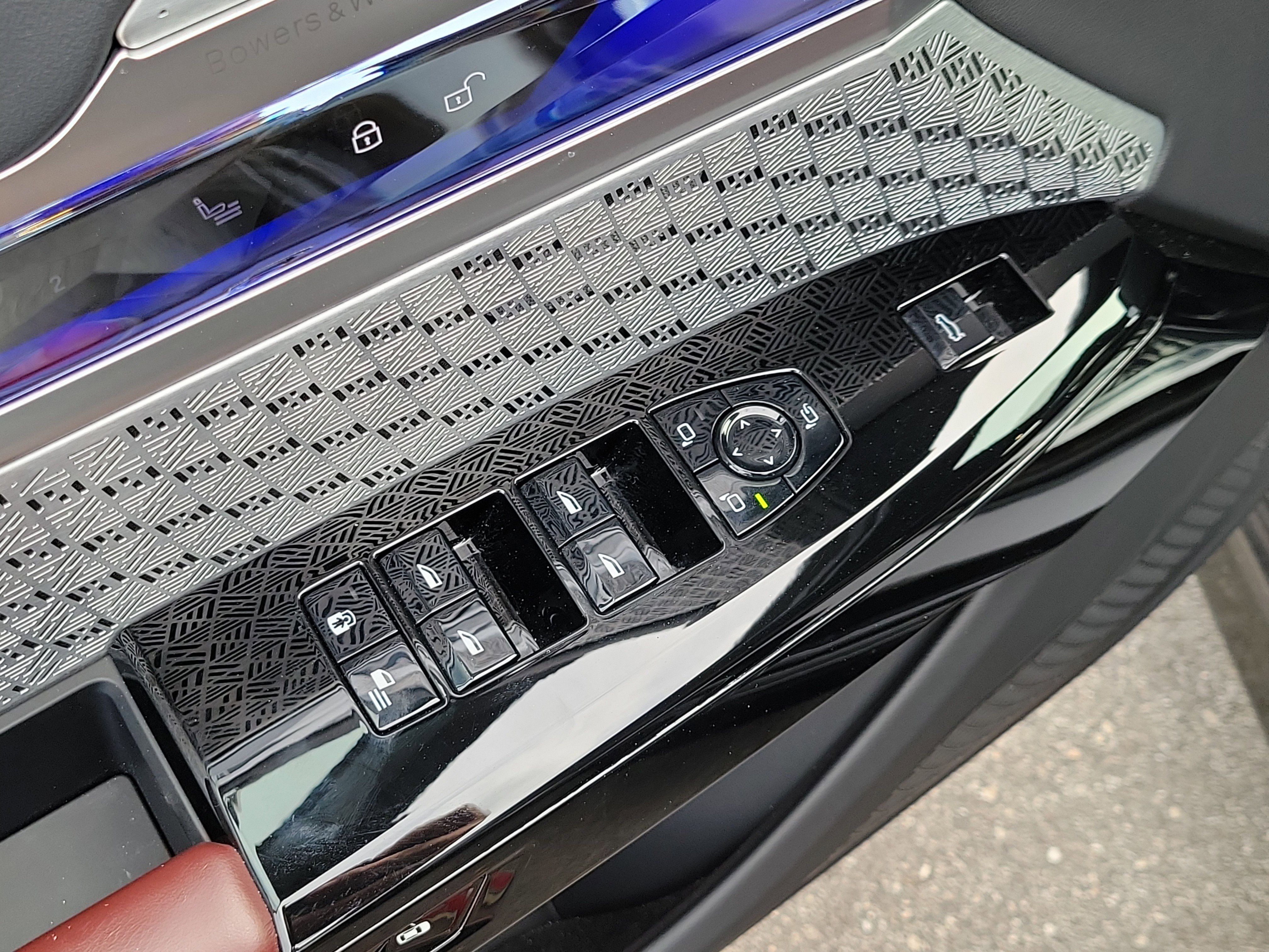 Certified 2024 BMW 760i xDrive w/ Executive Package image 16