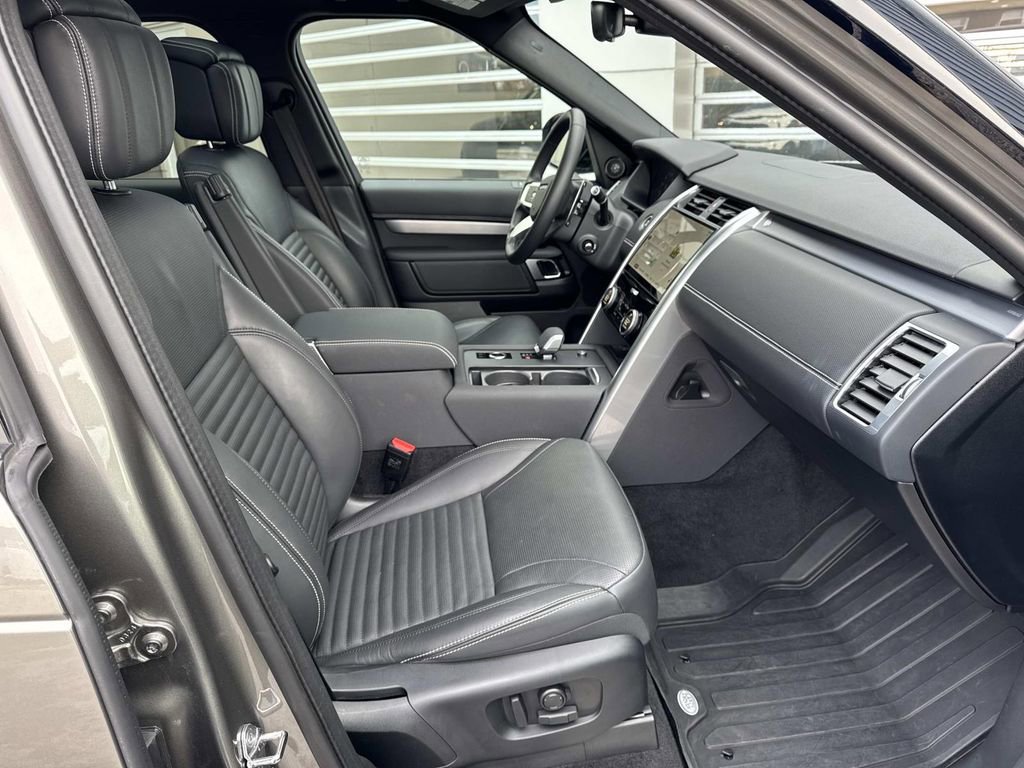 Certified 2025 Land Rover Discovery Dynamic SE AWD/4WD image 9