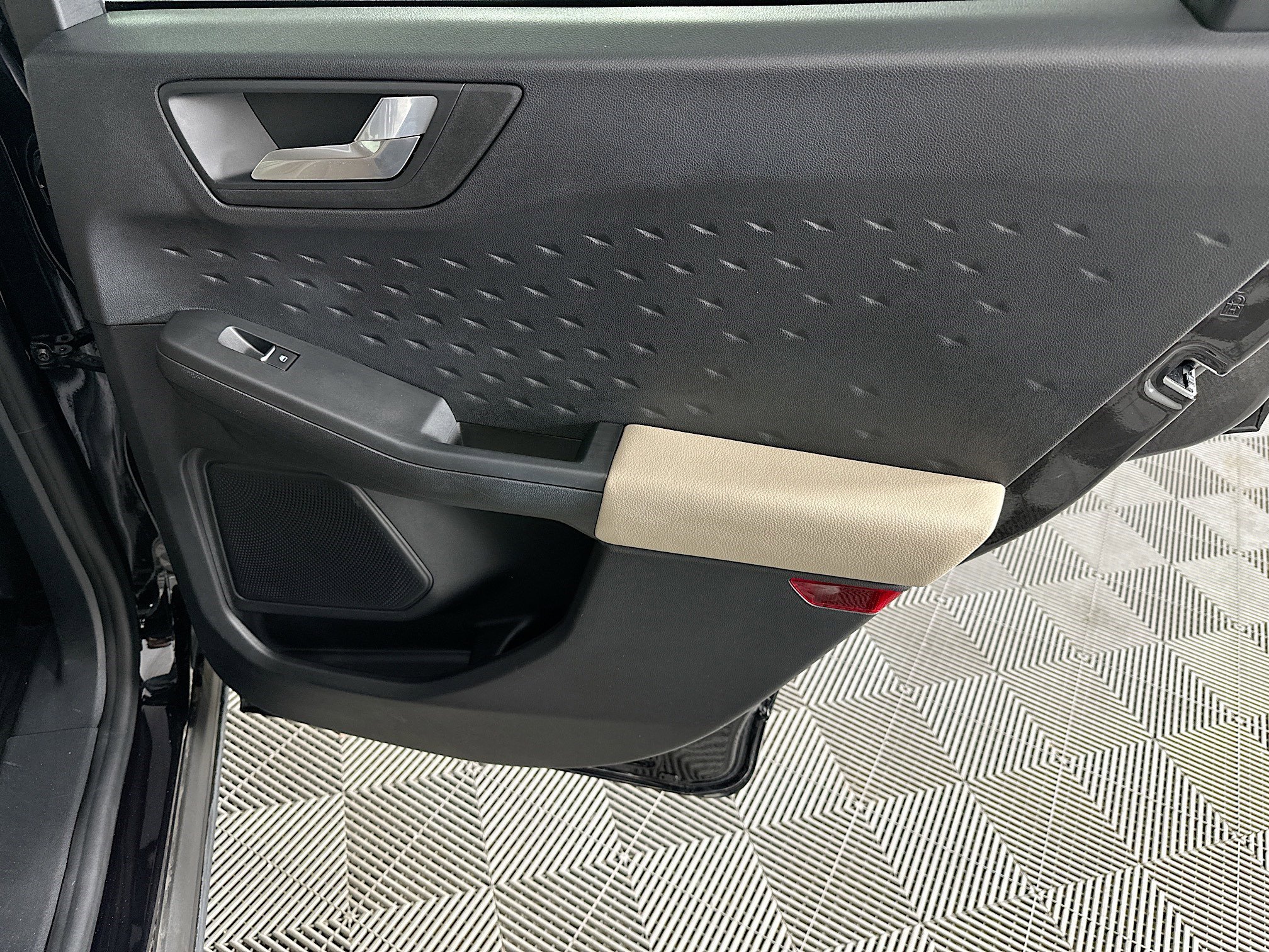 Used 2020 Ford Escape SEL image 30