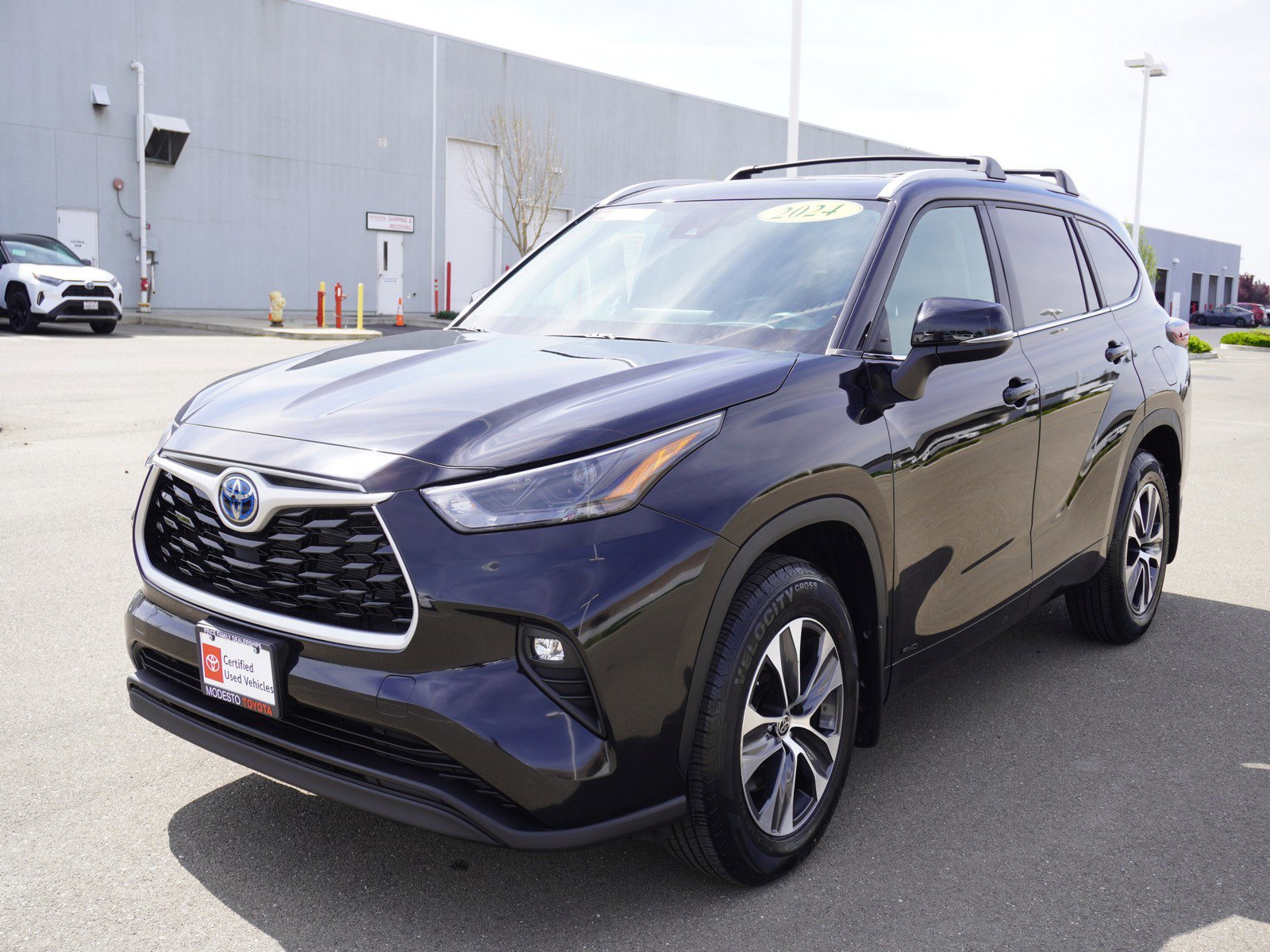 Used 2024 Toyota Highlander XLE image 8