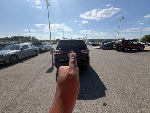 Used 2016 Toyota Highlander LE AWD/4WD image 6