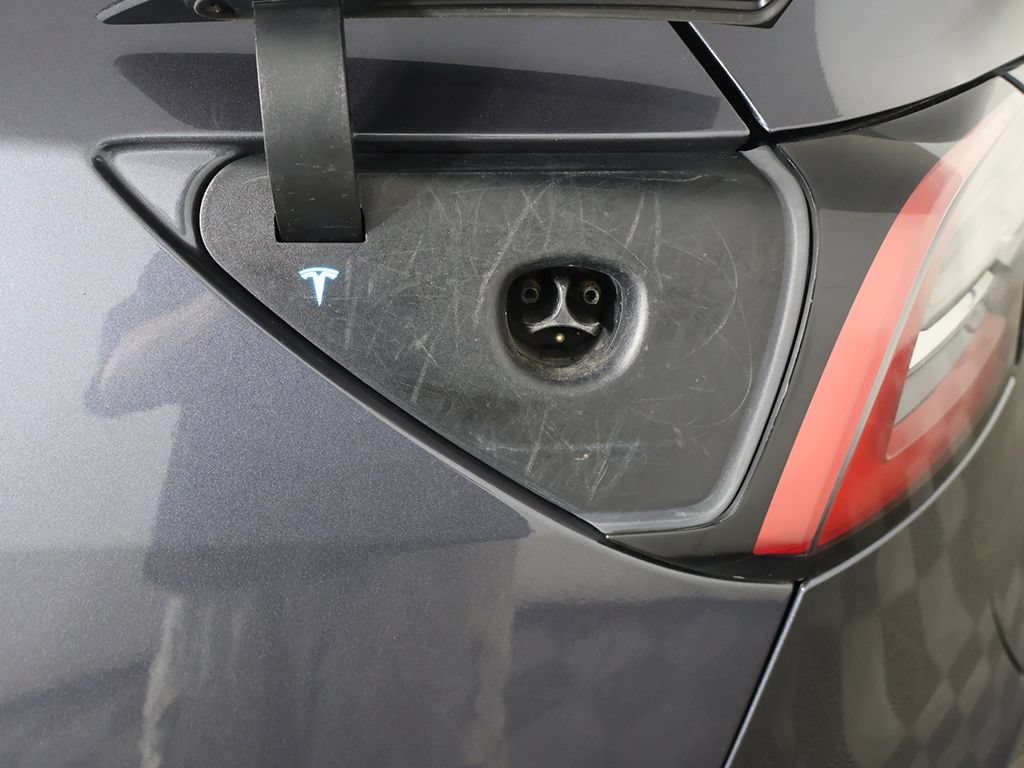 Used 2020 Tesla Model Y Long Range AWD/4WD image 16