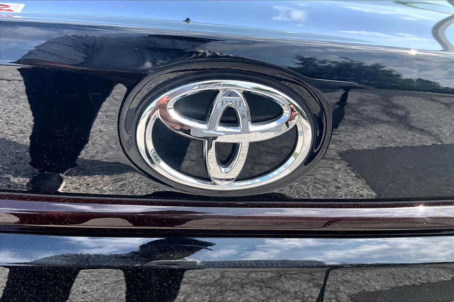 Used 2024 Toyota Corolla LE FWD image 59