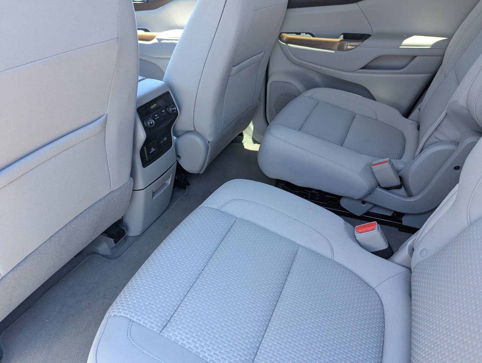 Used 2023 GMC Acadia SLE w/ Driver Convenience Package FWD image 14