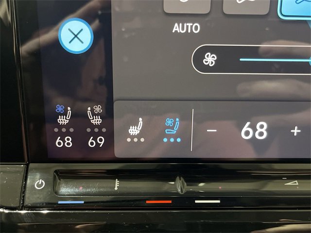 Used 2025 Volkswagen Atlas SE image 31