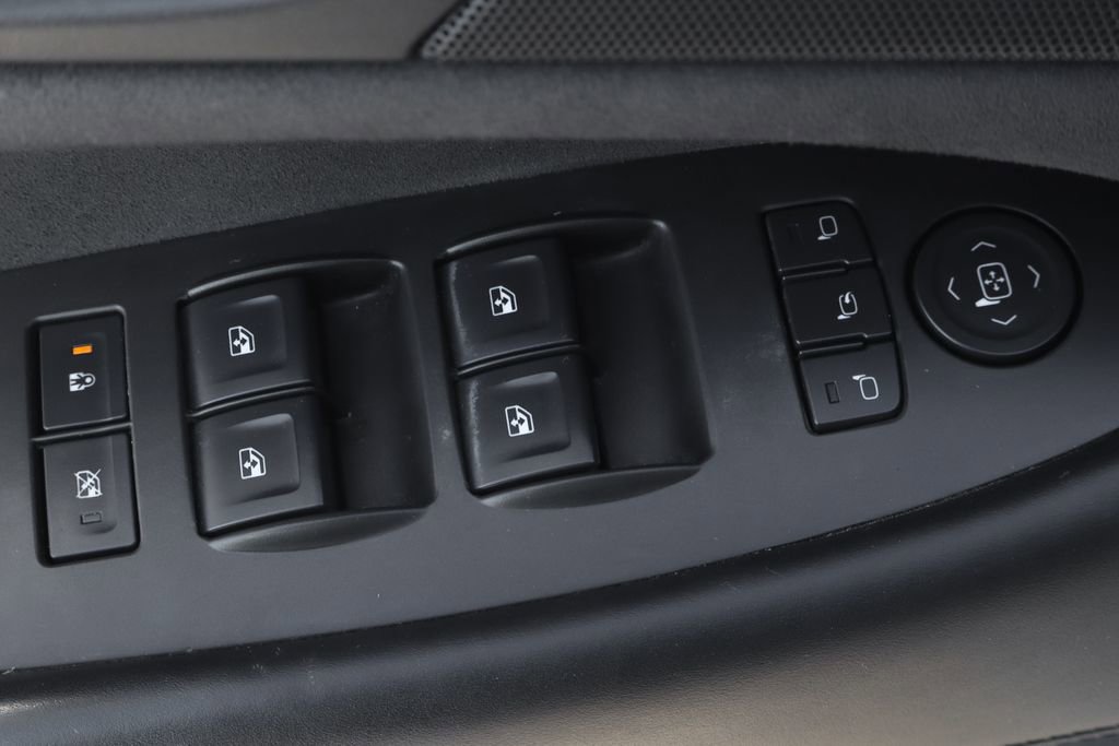 Used 2017 Cadillac Escalade ESV Platinum image 18