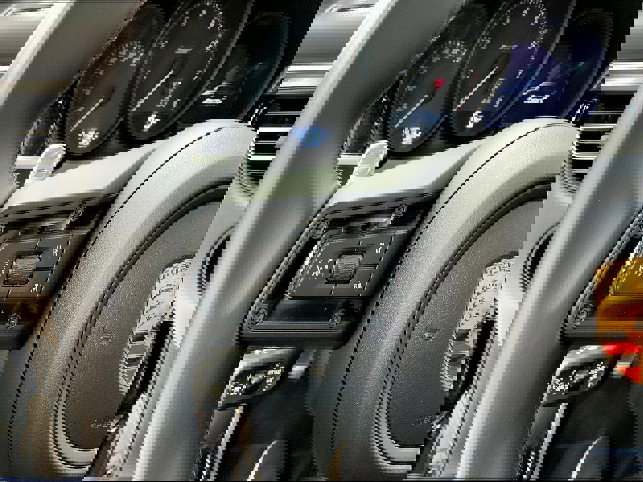 Used 2023 Porsche Macan Turbo image 15