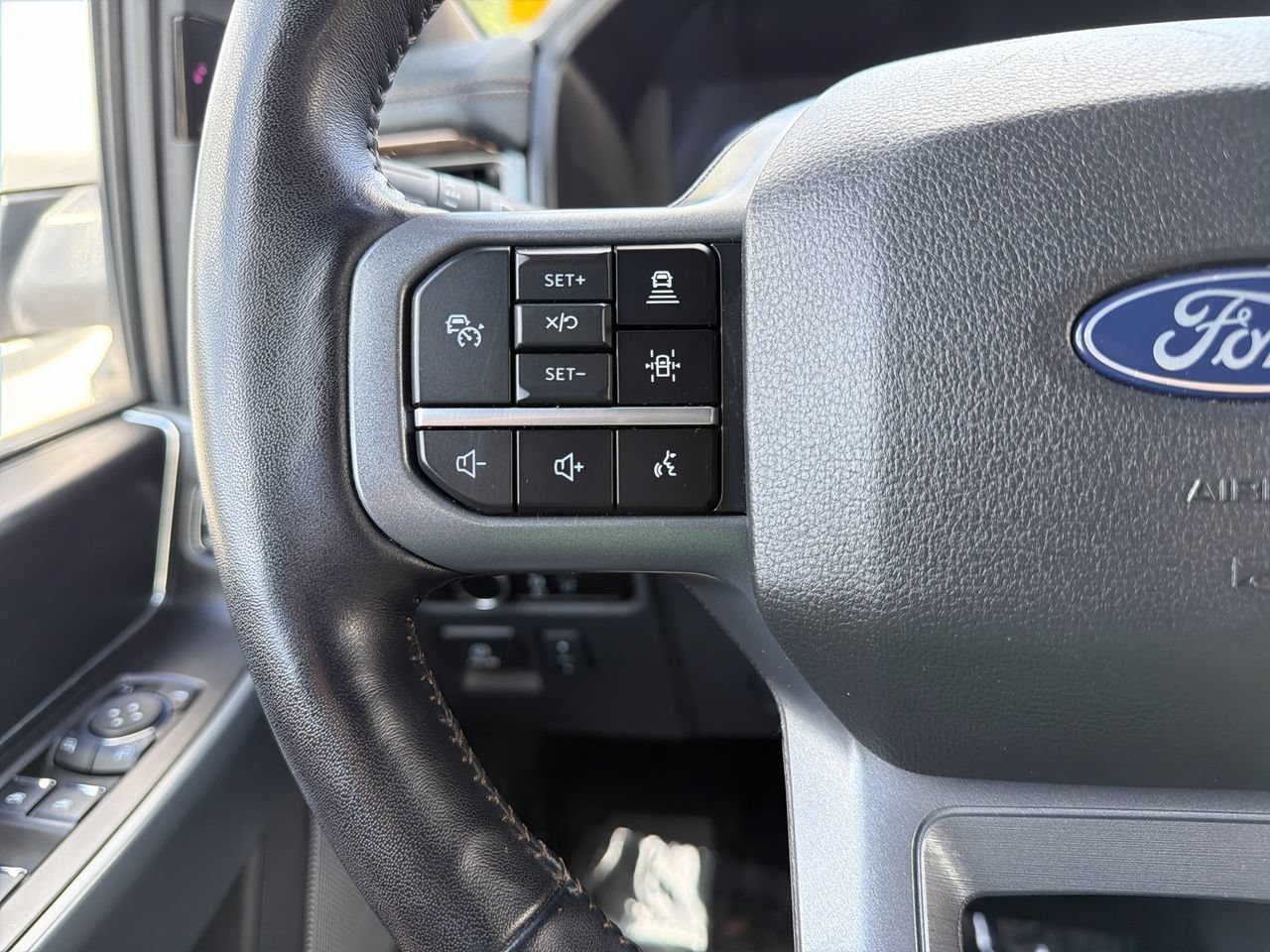Used 2024 Ford F150 Lightning Lariat AWD/4WD image 27