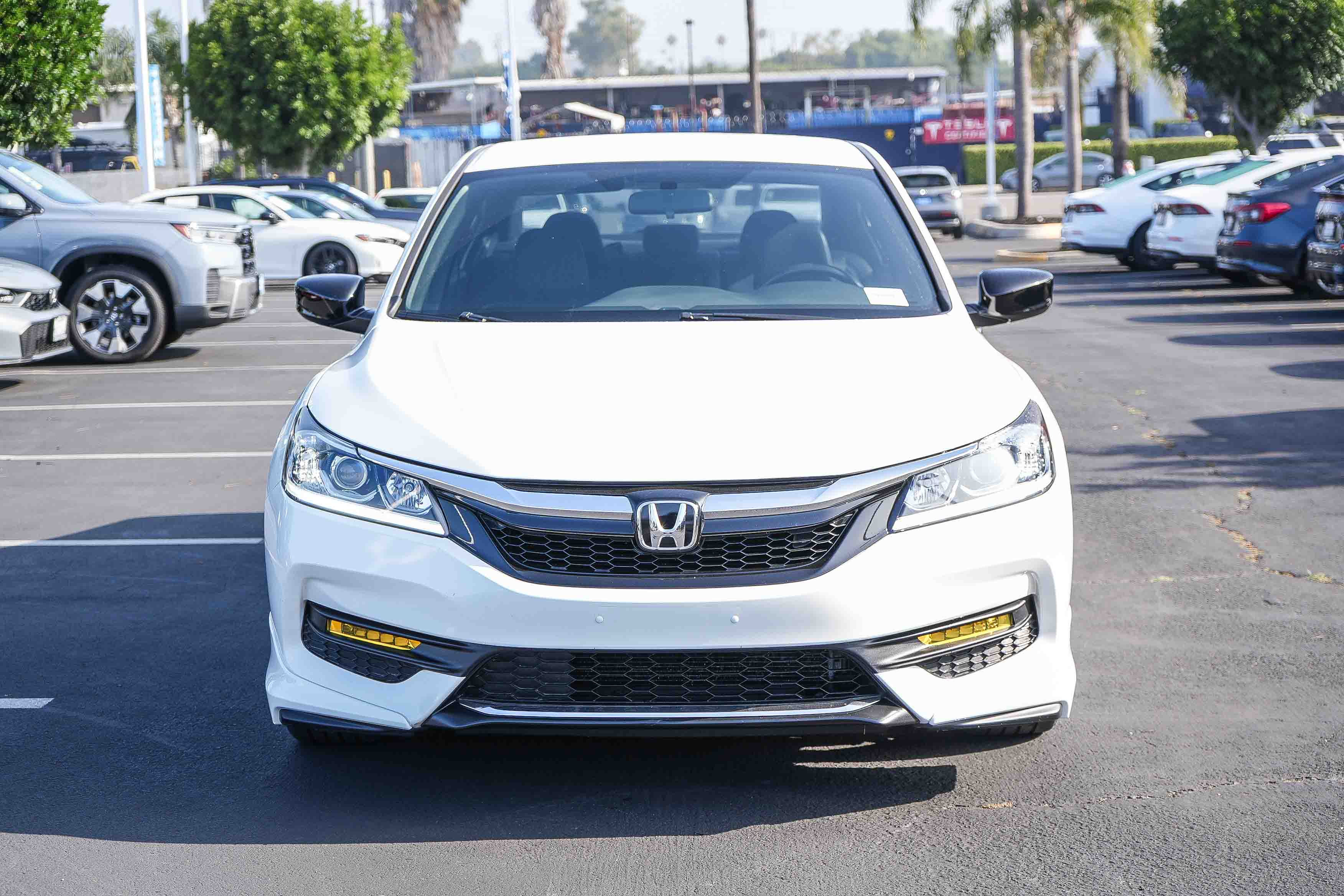 Used 2017 Honda Accord Sport Special Edition image 2