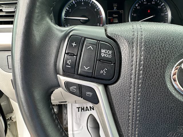 Used 2016 Toyota Highlander Limited w/ Four Season Floor Mat Package AWD/4WD image 21
