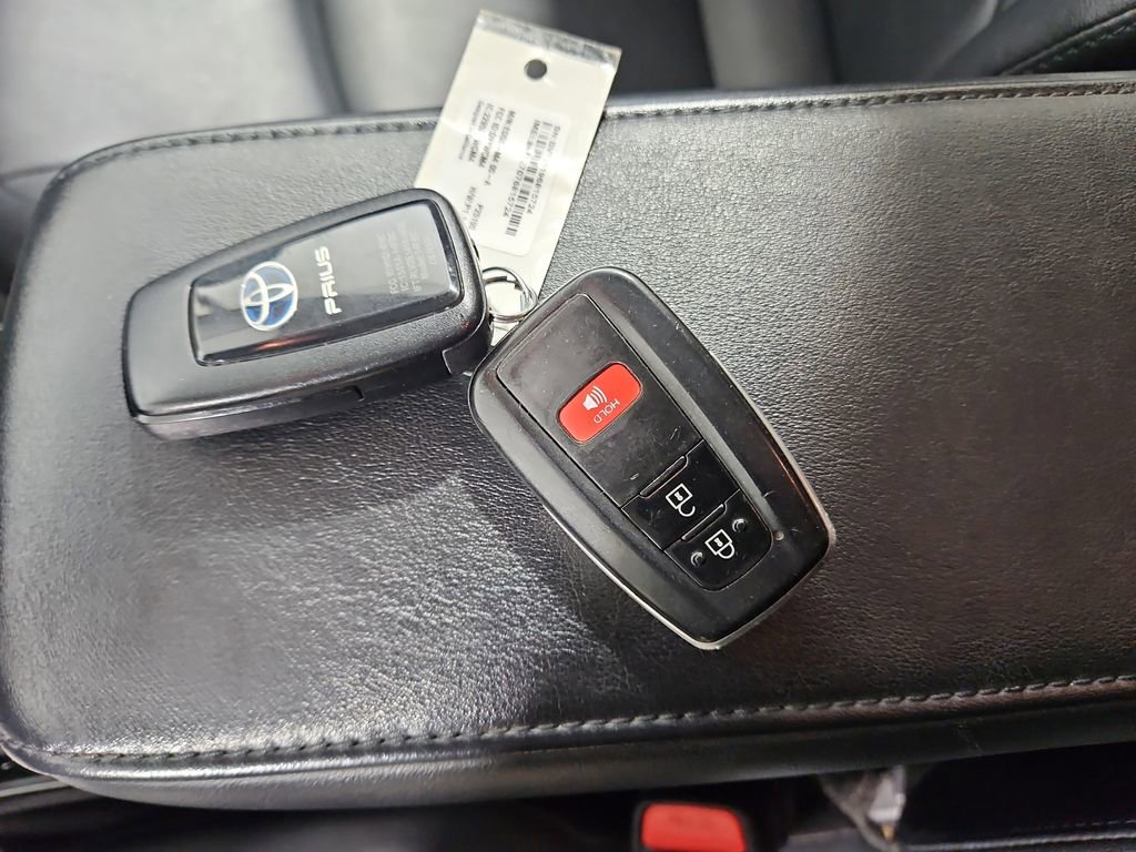 Used 2019 Toyota Prius XLE w/ Premium Convenience Package FWD image 28