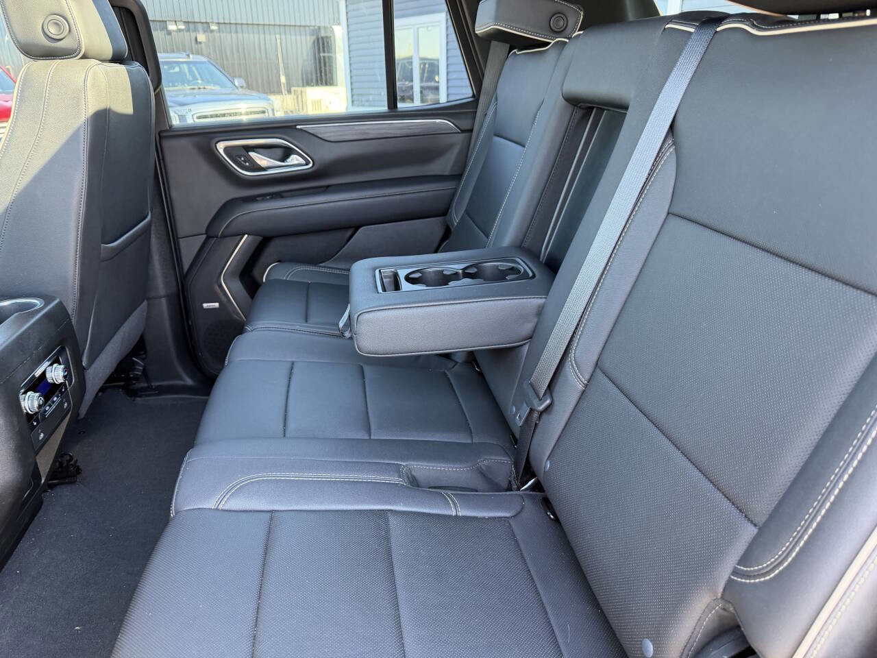 Used 2023 GMC Yukon SLT w/ SLT Luxury Package image 33