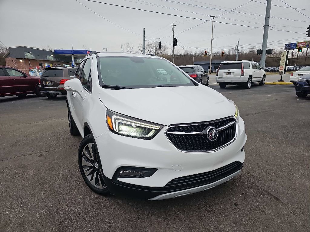 Used 2018 Buick Encore Essence image 2