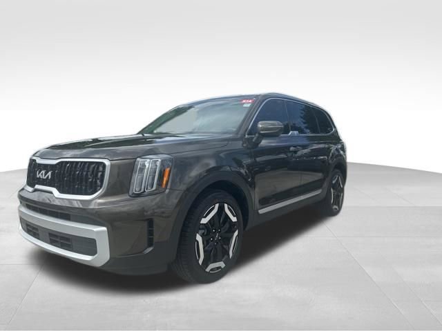 Used 2025 Kia Telluride EX w/ EX Captain's Chair Package FWD image 3