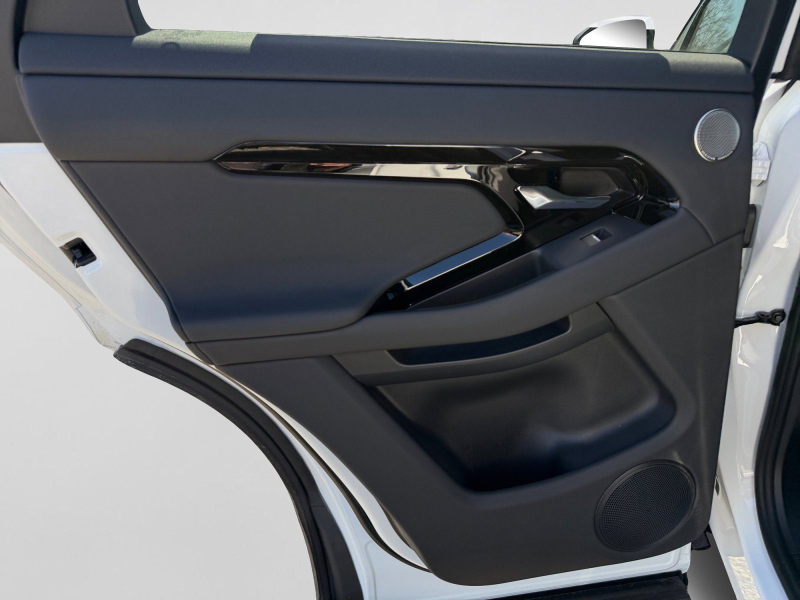 New 2026 Land Rover Range Rover Evoque Dynamic SE image 17