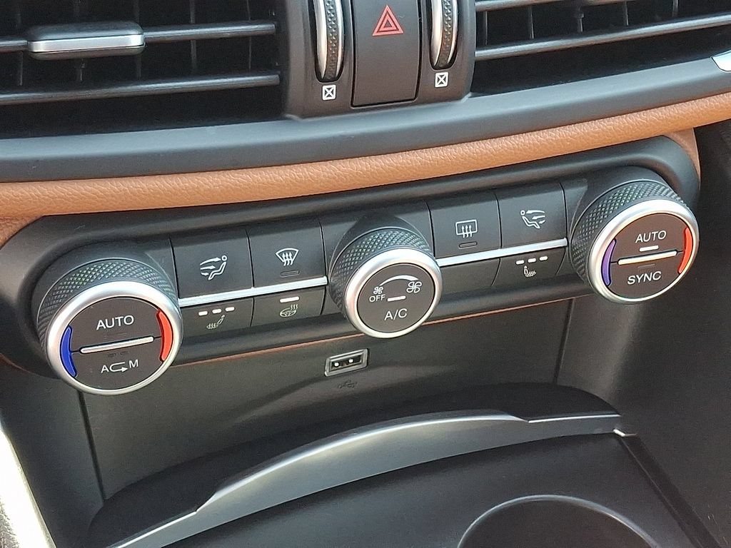 Used 2019 Alfa Romeo Giulia AWD image 16