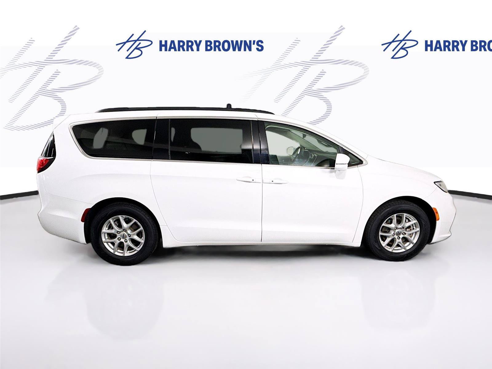 Used 2022 Chrysler Pacifica Touring-L FWD image 32