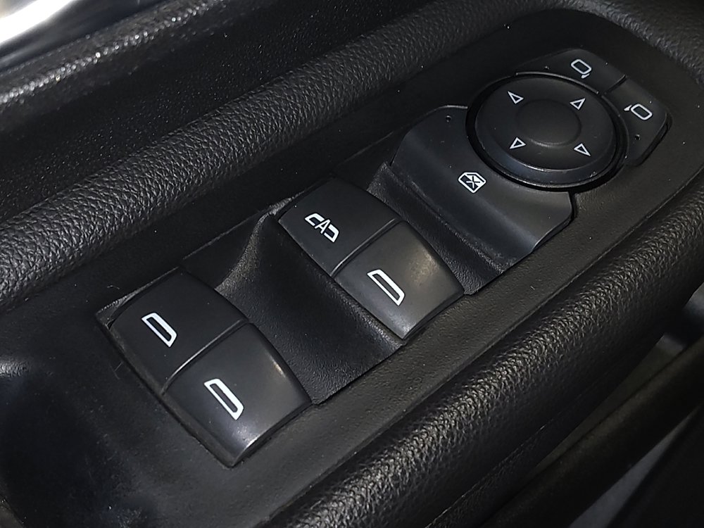 Used 2018 GMC Terrain SLE image 27