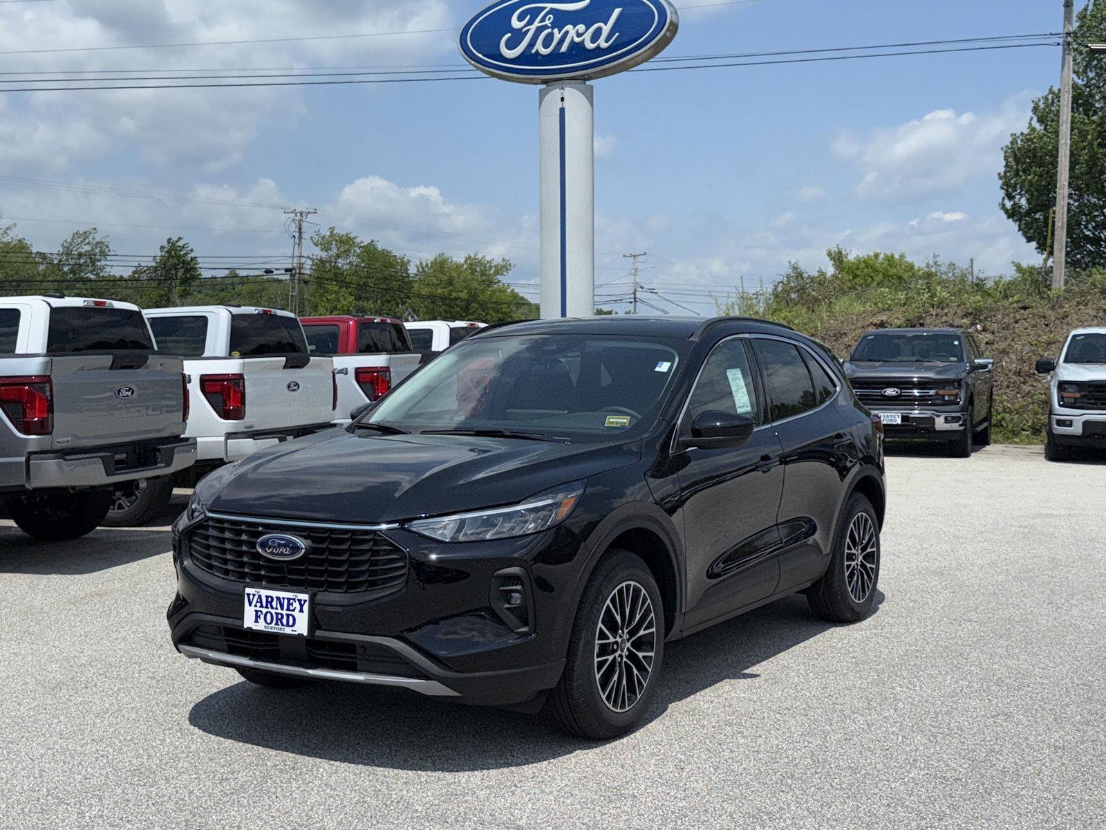 New 2025 Ford Escape SE image 1