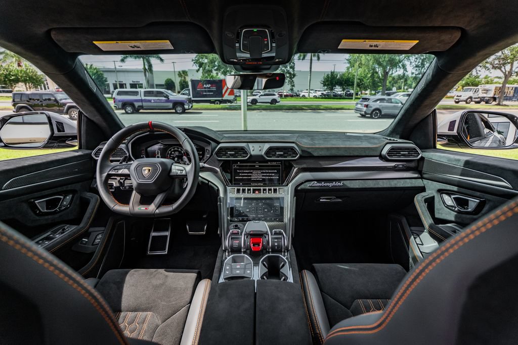 Used 2024 Lamborghini Urus Performante AWD/4WD image 25