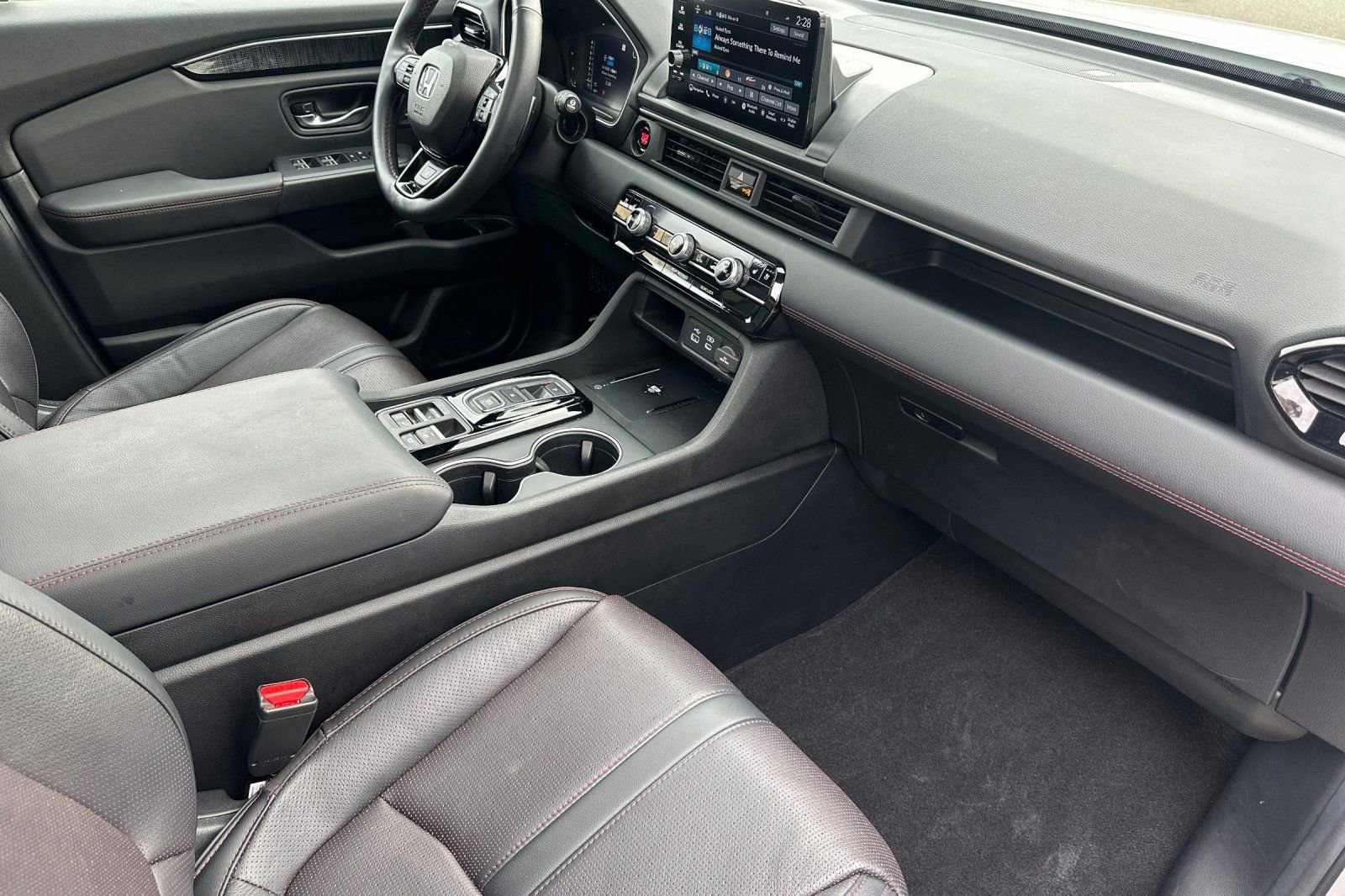 Used 2025 Honda Pilot Black Edition image 19