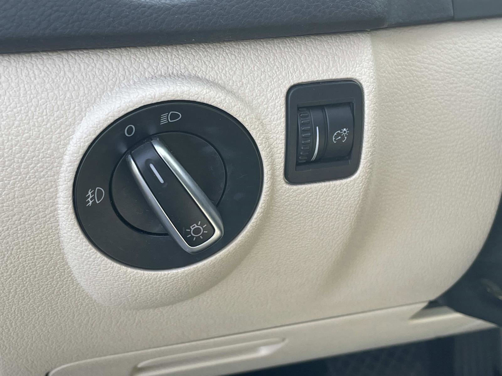 Used 2013 Volkswagen Tiguan SE FWD image 18