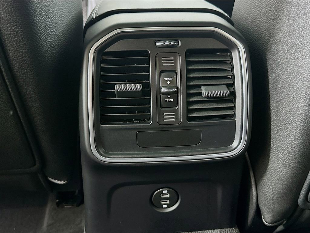 Certified 2021 Porsche Macan image 27