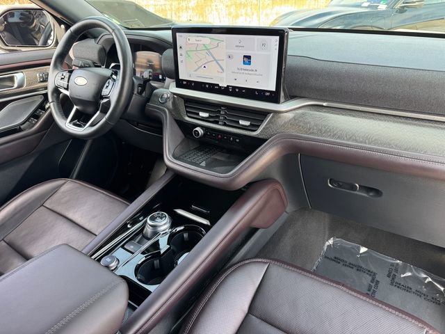Certified 2025 Ford Explorer Platinum image 22