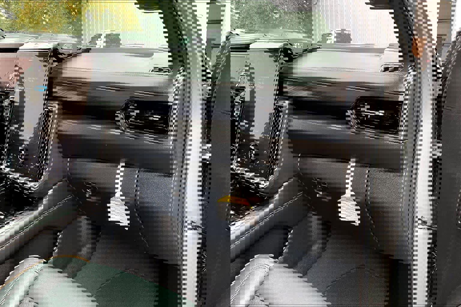 Used 2025 GMC Yukon AT4 w/ AT4 Premium Package image 17