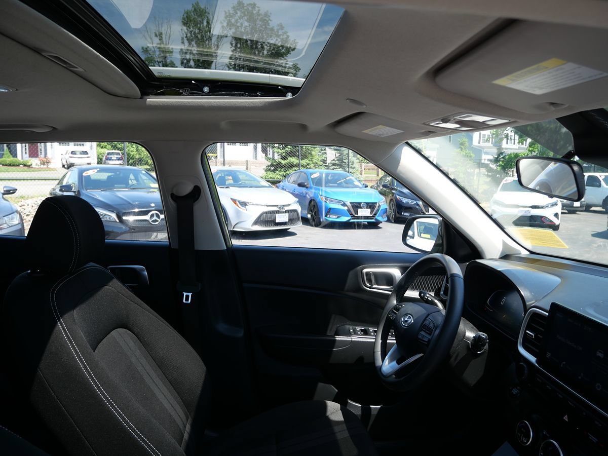 Used 2024 Hyundai Venue SEL FWD image 29