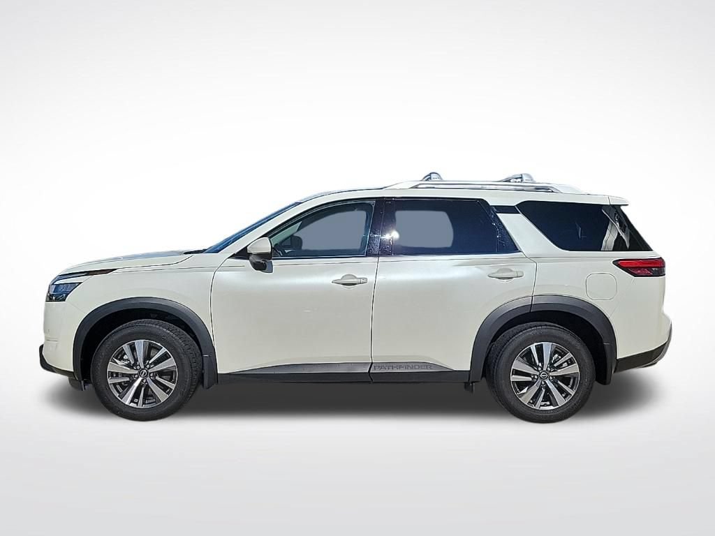 Used 2023 Nissan Pathfinder SL AWD/4WD image 2
