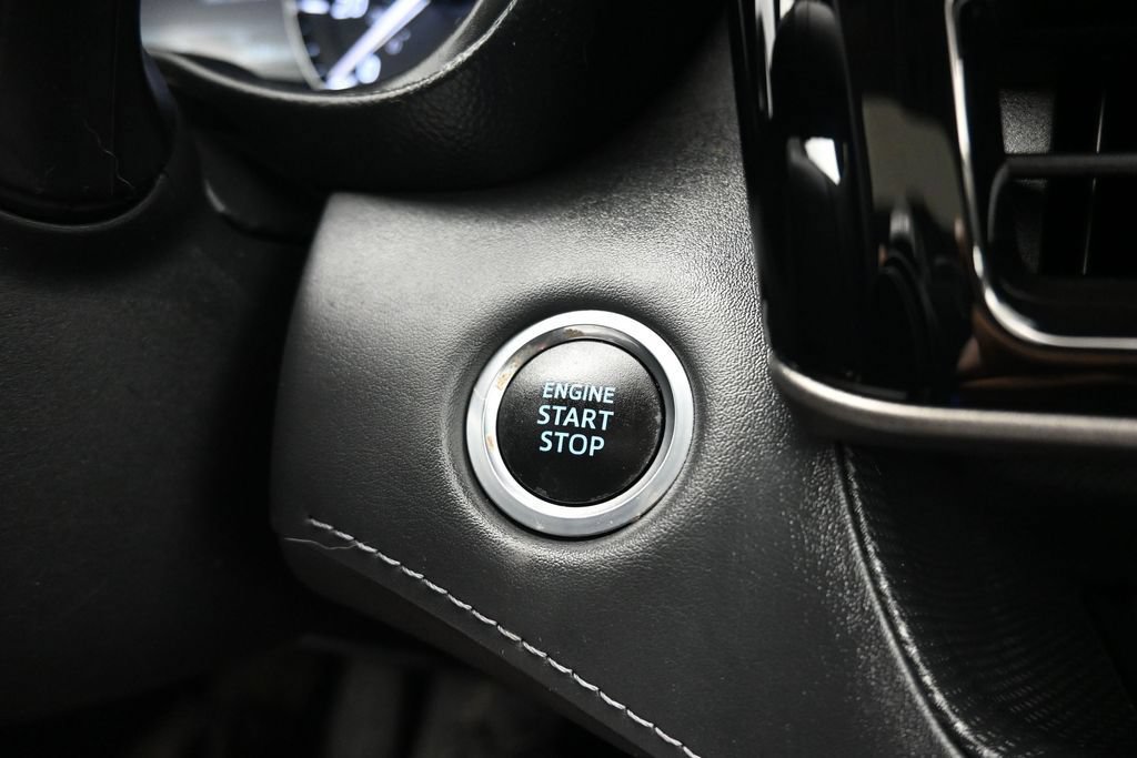 Used 2020 Toyota Highlander XLE AWD/4WD image 23