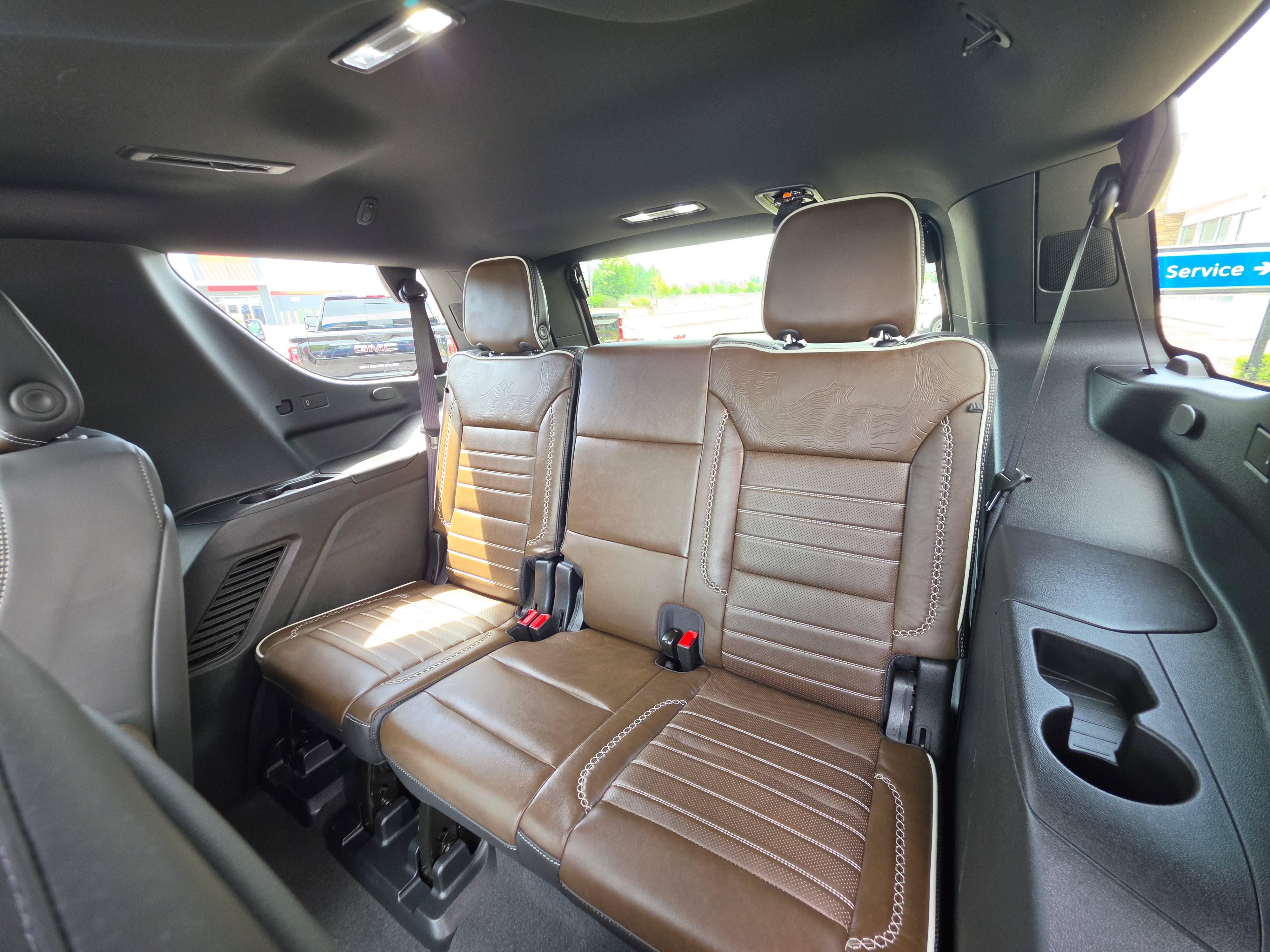 Used 2025 GMC Yukon Denali Ultimate AWD/4WD image 16
