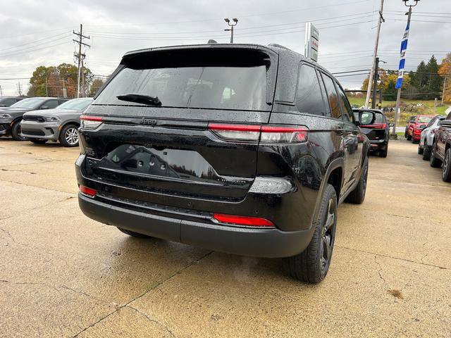 New 2025 Jeep Grand Cherokee Limited w/ Black Appearance Package image 5