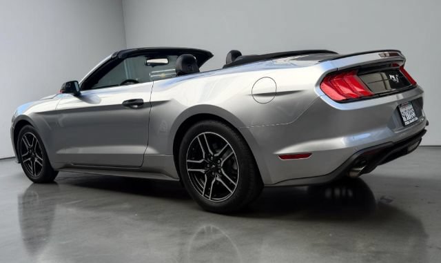 Used 2020 Ford Mustang Premium RWD image 4