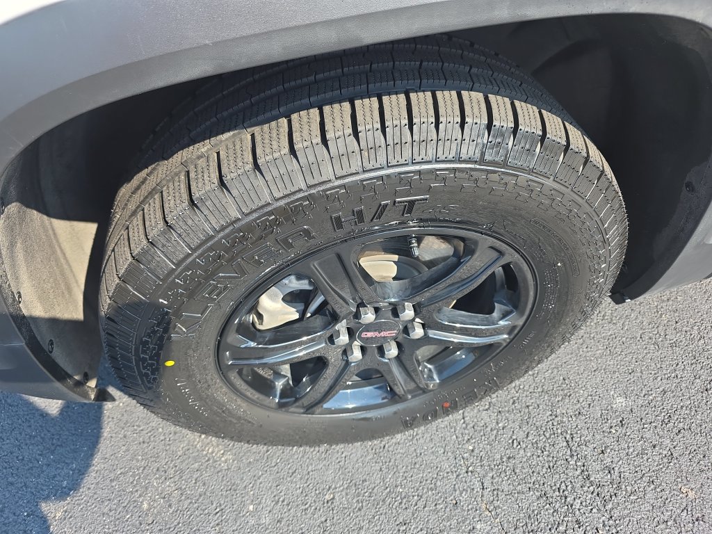 Used 2022 GMC Acadia AT4 w/ Technology Package AWD/4WD image 10
