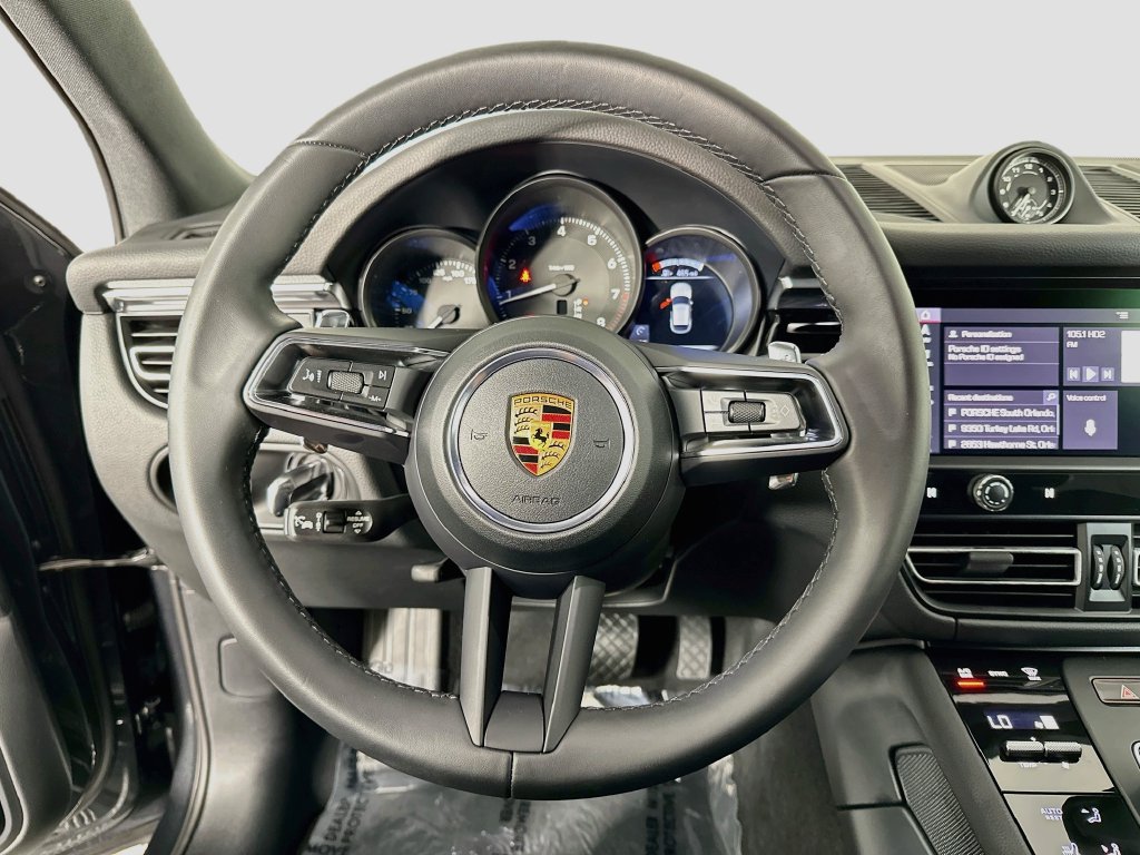 Certified 2026 Porsche Macan AWD/4WD image 12