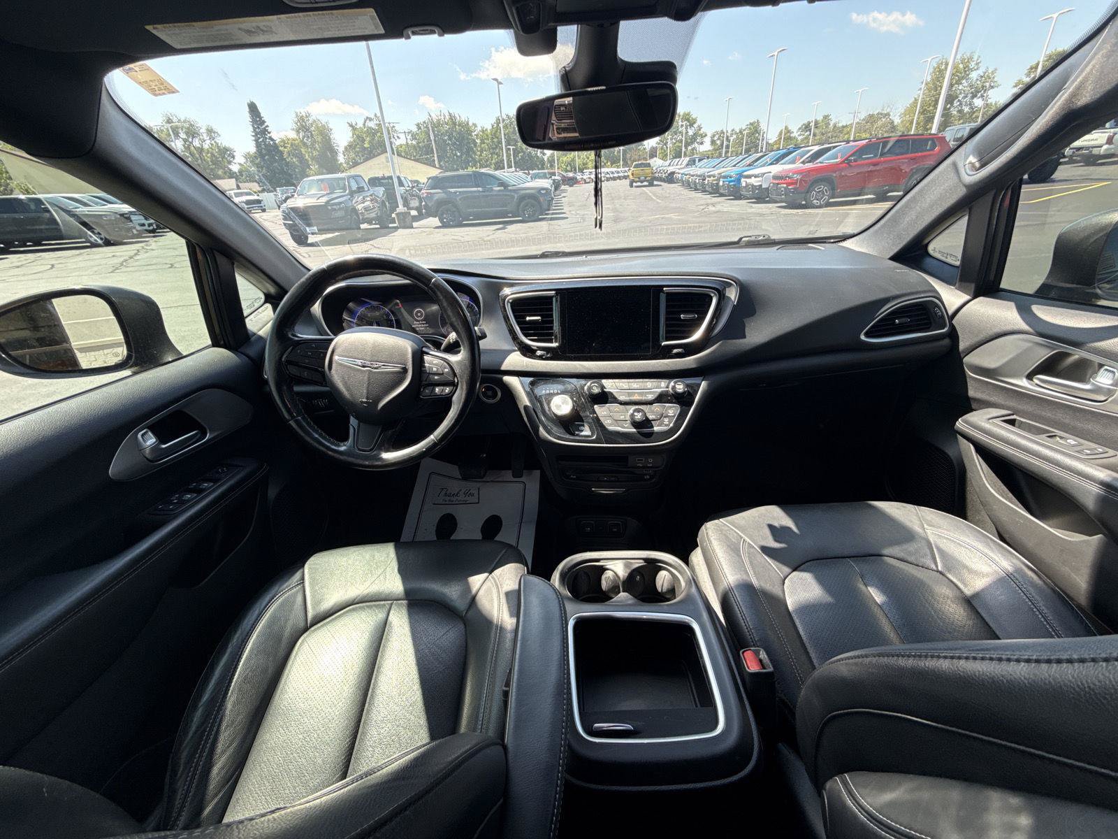 Used 2019 Chrysler Pacifica Touring-L Plus w/ Advanced Safetytec Group FWD image 10