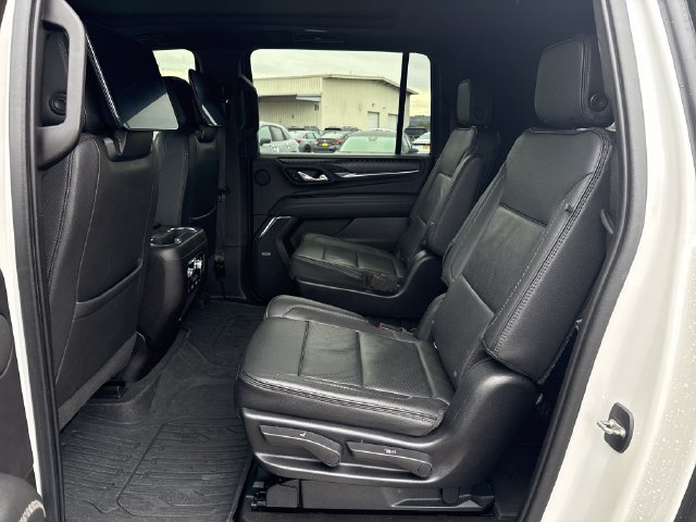 Used 2021 GMC Yukon XL Denali w/ Denali Ultimate Package AWD/4WD image 16