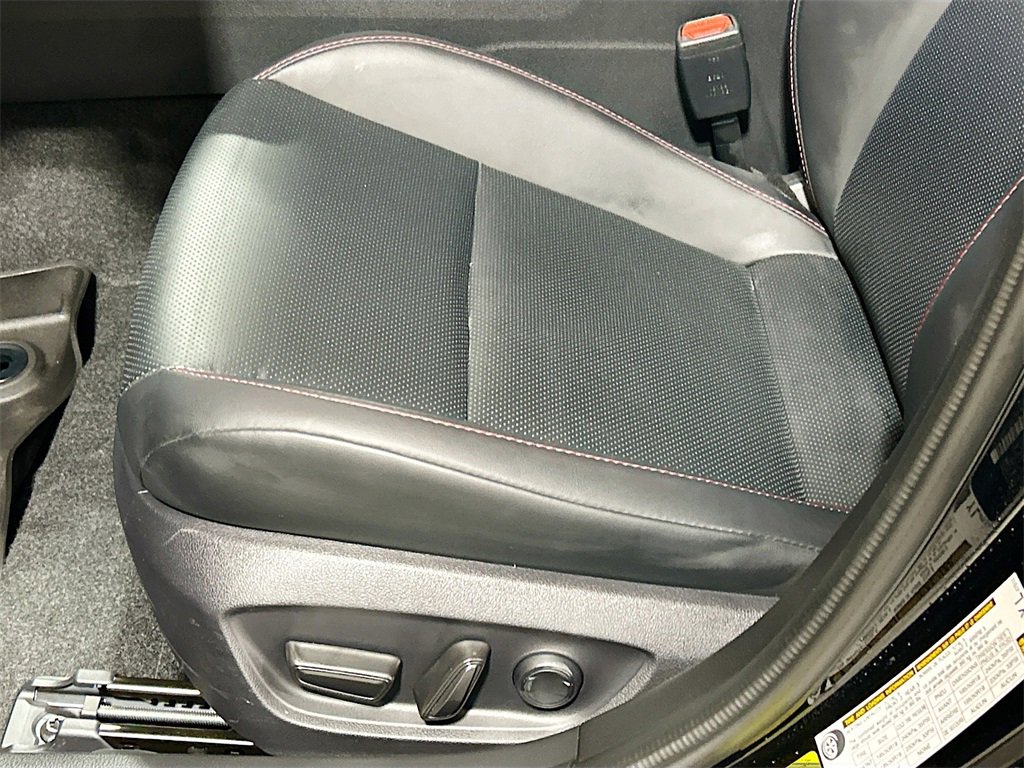 Used 2025 Toyota Prius Plug-In Hybrid image 16