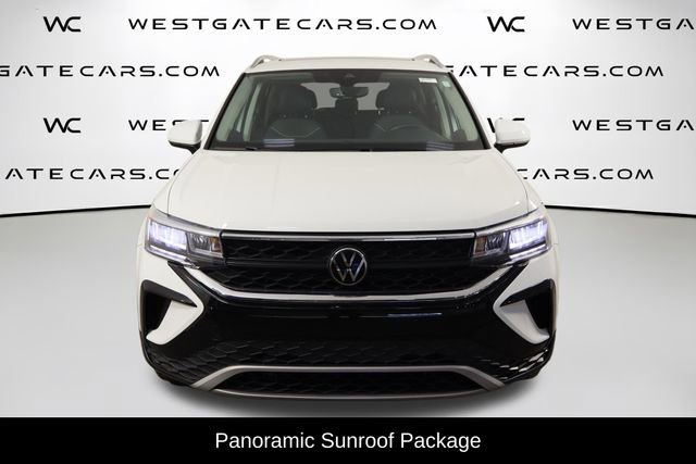 Used 2023 Volkswagen Taos SE w/ Panoramic Sunroof Package image 2
