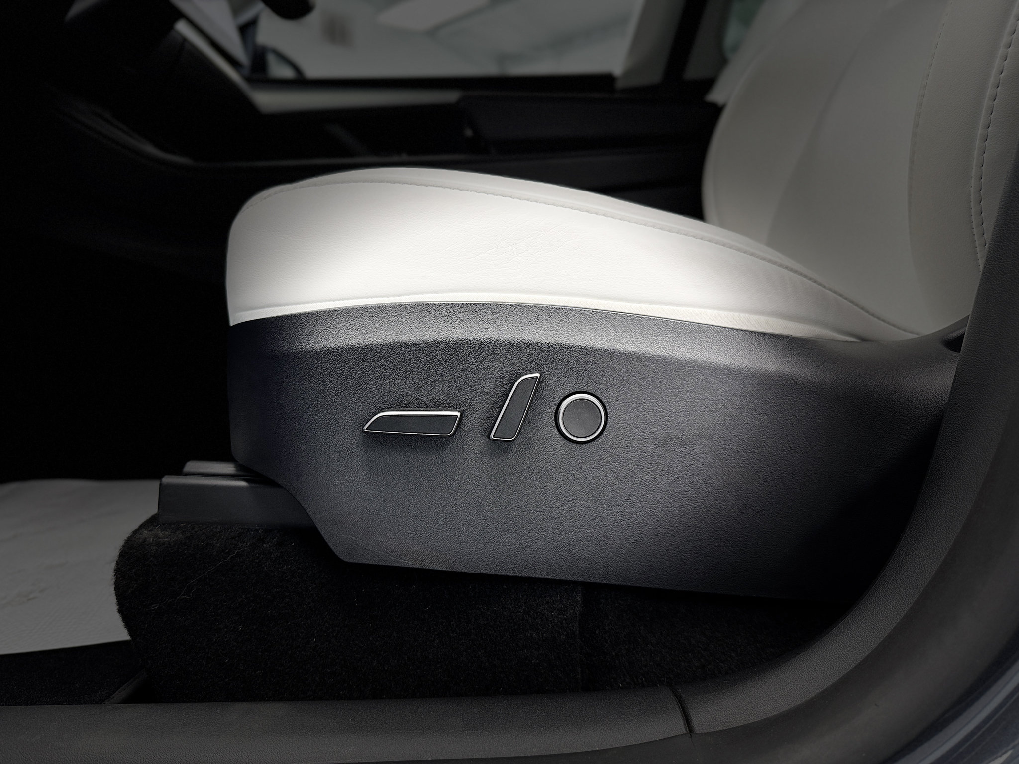 Used 2023 Tesla Model Y Performance AWD/4WD image 14