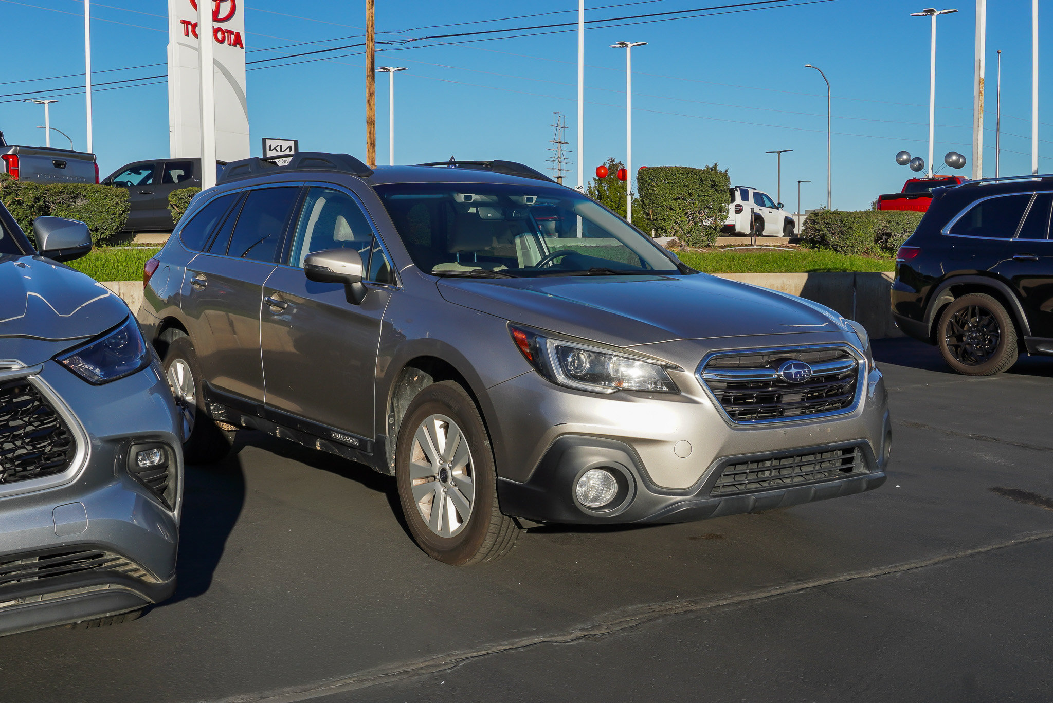 Used 2018 Subaru Outback 2.5i Premium AWD/4WD image 2
