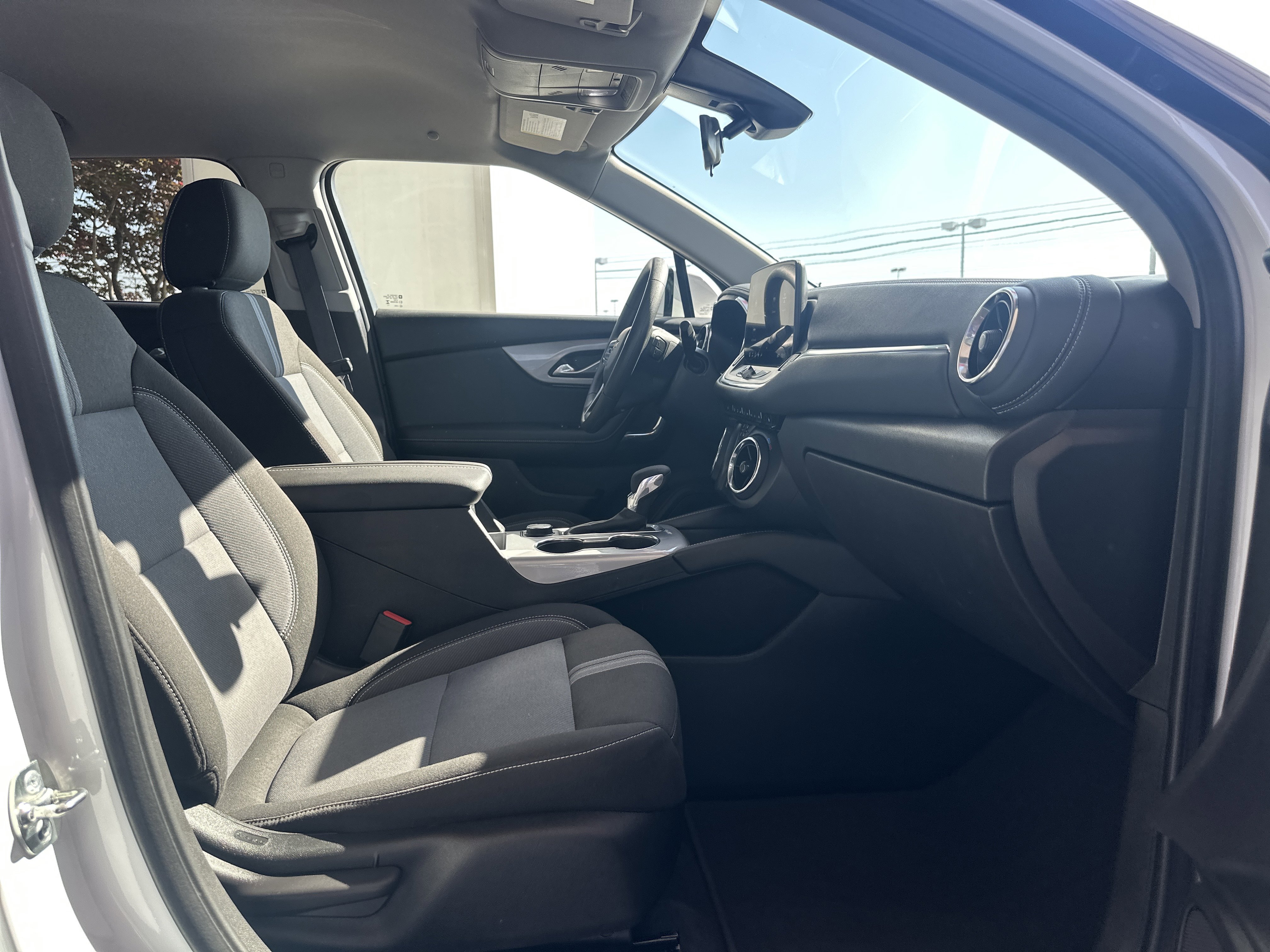 Used 2025 Chevrolet Blazer LT AWD/4WD image 13